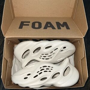 Yeezy Foam Runner in Sand